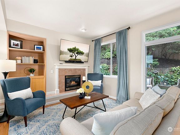 4th image of 37 Sunset Court NW
