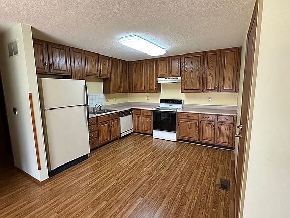 5th image of 47 Wenona Dr