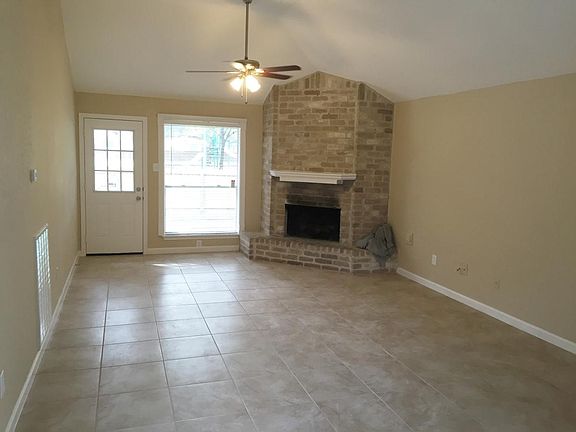 3rd image of 19511 Lake Hollow Ln