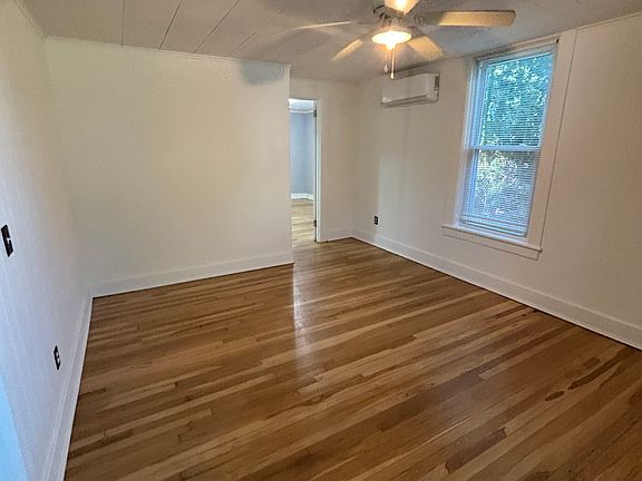 4th image of 133 S Main St APT A