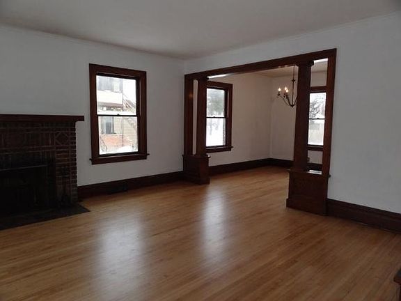 3rd image of 452 N Chatham St