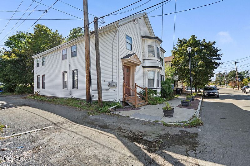 2nd image of 36 112th Street