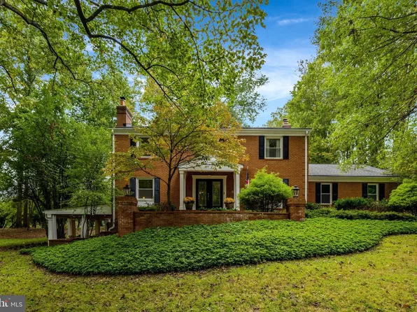 10015 Saddle Rd, Vienna, VA 22181