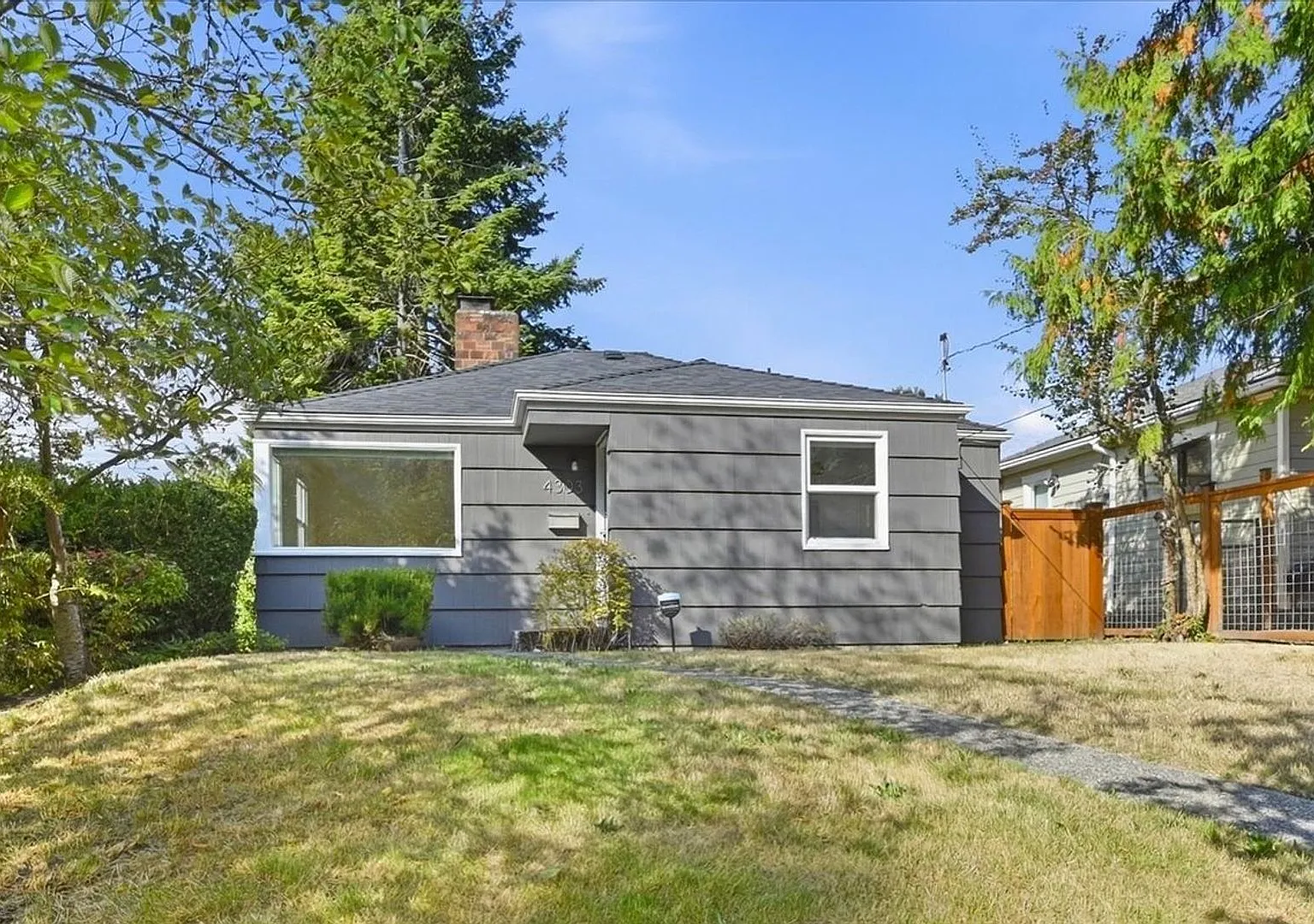2Bd/1Ba Seattle Home — Photo 1