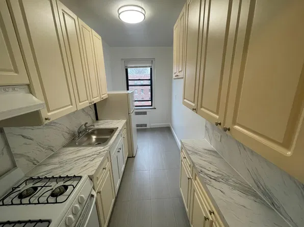 1 E, Jamaica, NY 11432