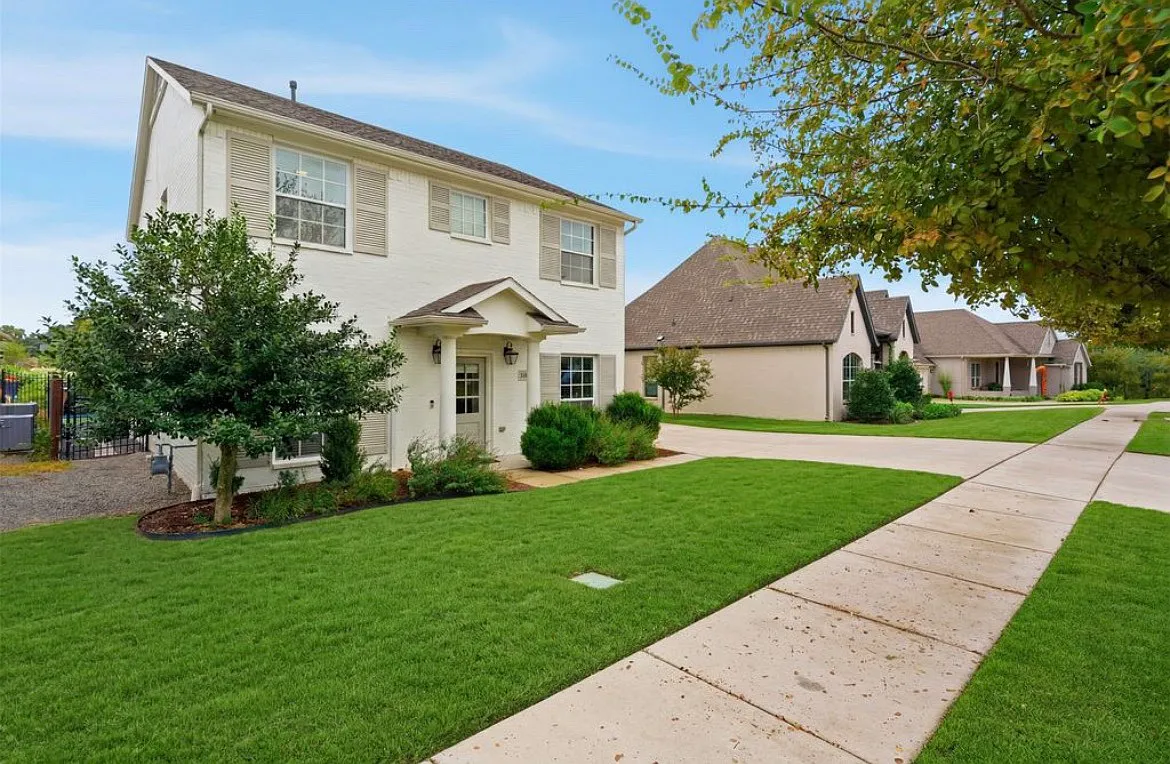 318 Bluestem Ln — Photo 4