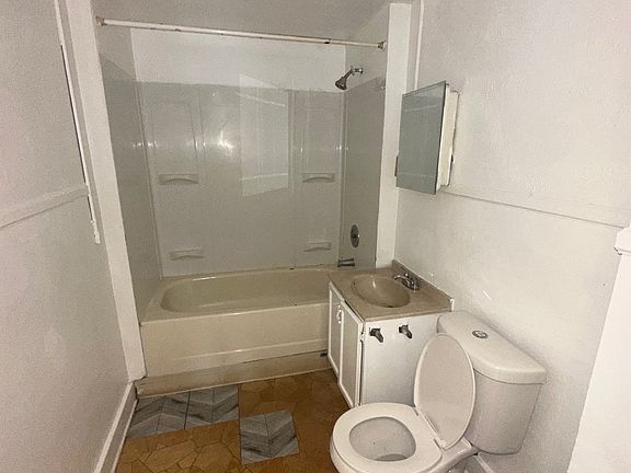 4th image of 12 Lincoln Ave #2