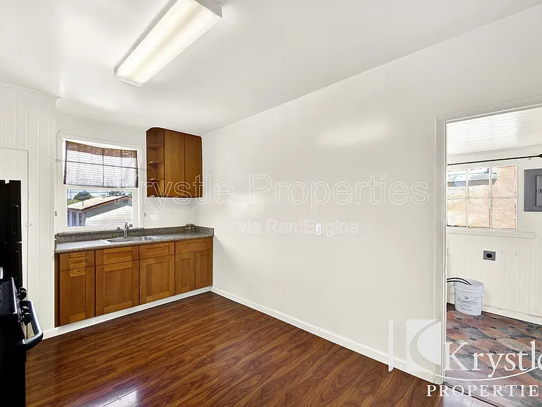 132 Tennessee St #C — Photo 8