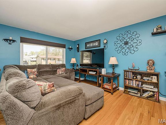 4th image of 28 James Ct