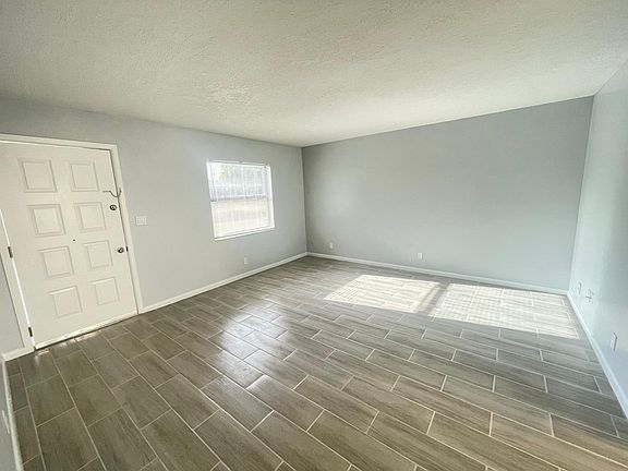 2nd image of 905 W Orange St