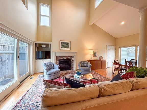 4th image of 6 Hopewell Farm Rd #6