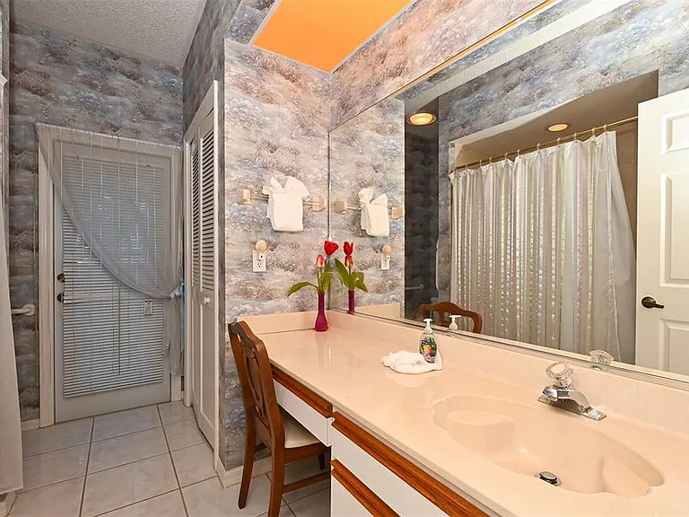 3866 Surrey Ct — Photo 35