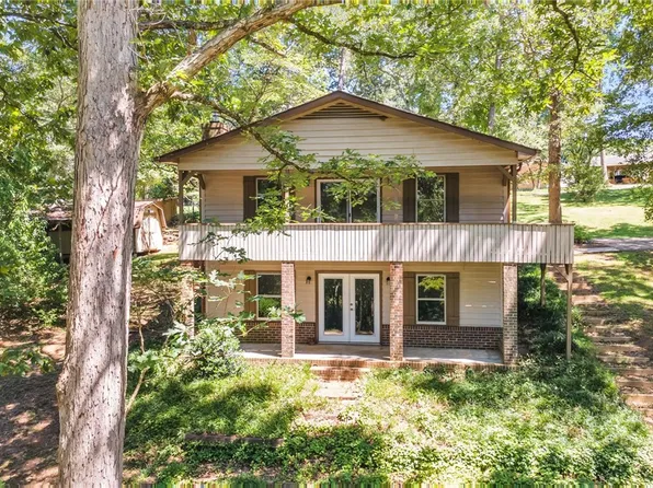 321 Country Glen Ln, Pelzer, SC 29669
