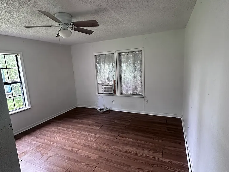 929 Anderson St — Photo 8