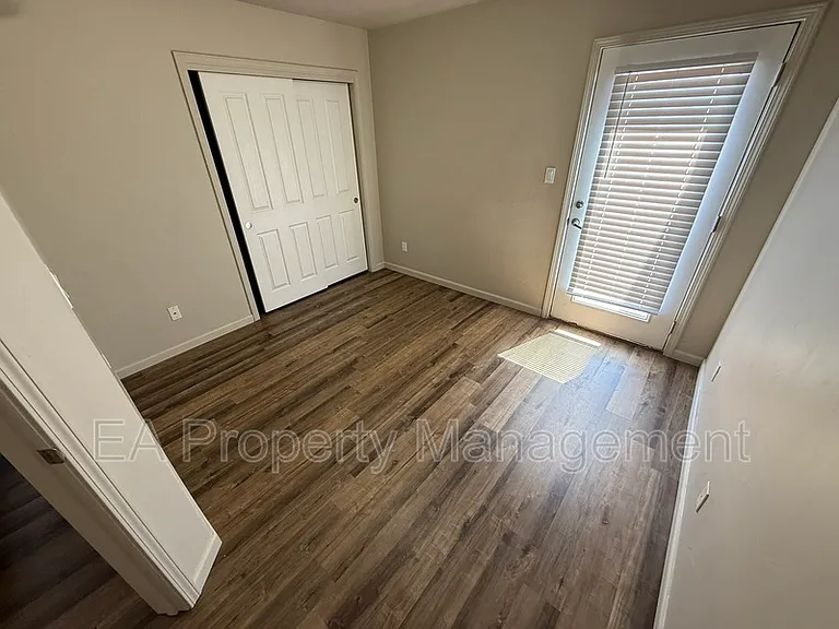 927 Tieran Ct NE — Photo 10