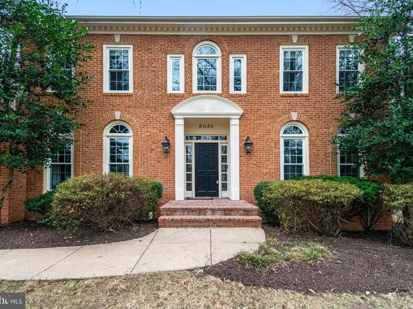 2038 Hillside Dr, Falls Church, VA 22043