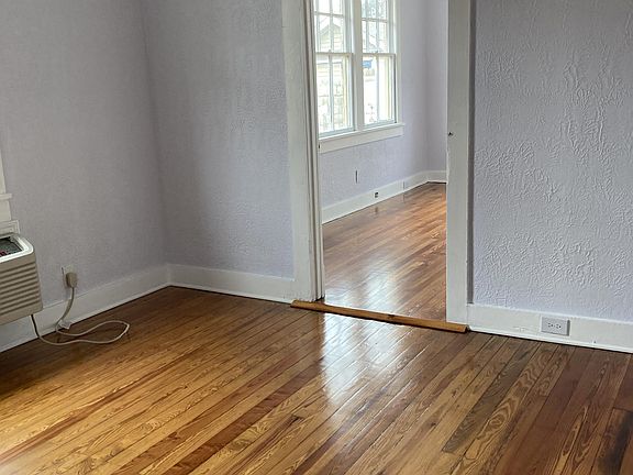4th image of 2404 Jasmine St