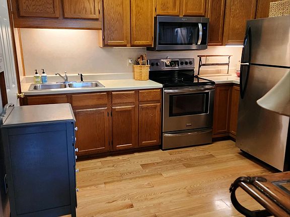 2nd image of 428 Broadway APT 1