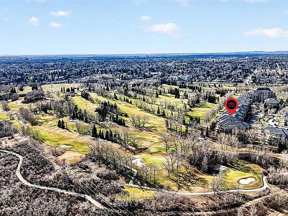 3rd image of 14 W Hemlock Cres SW #7304