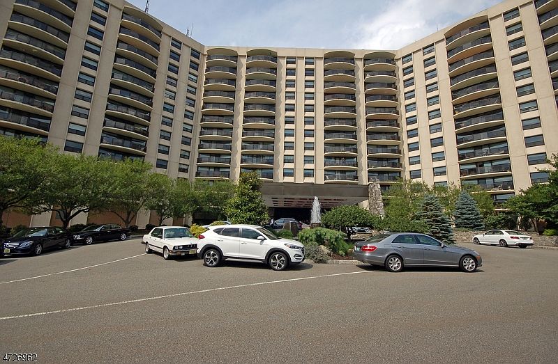 1st image of 2 Claridge Dr, 10FW #10FW