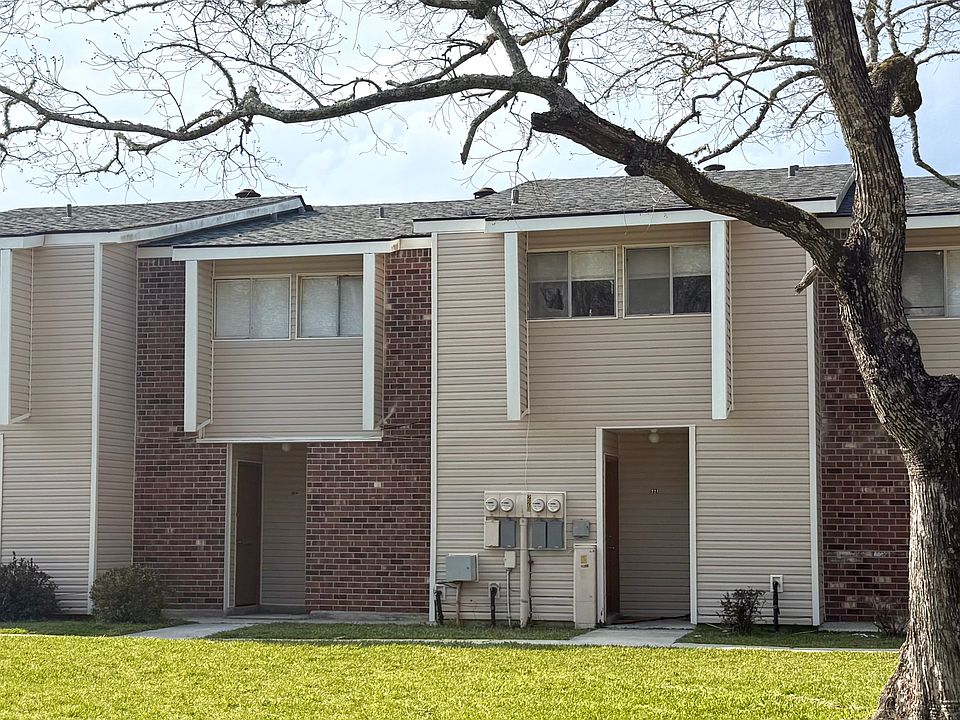 1st image of 220-23 Sandra Del Mar Dr