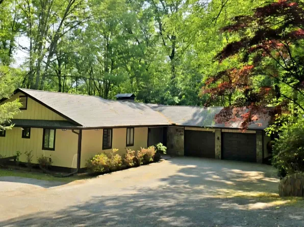 414 Leaning Chimney Dr, Clayton, GA 30525