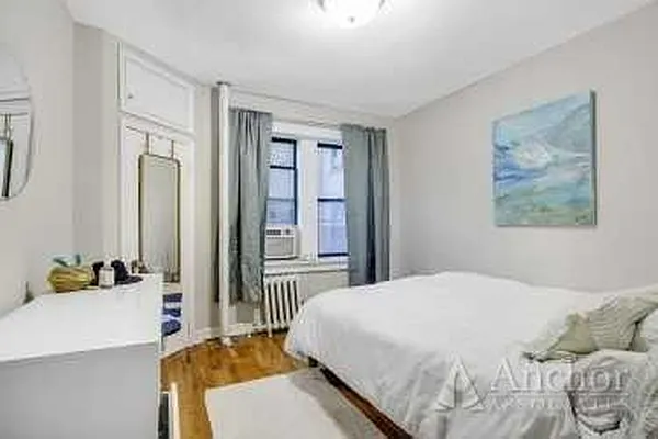 Rented by Anchor Associates | media 18