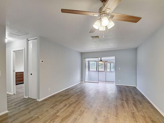 4th image of 2555 Dudley Dr W APT C