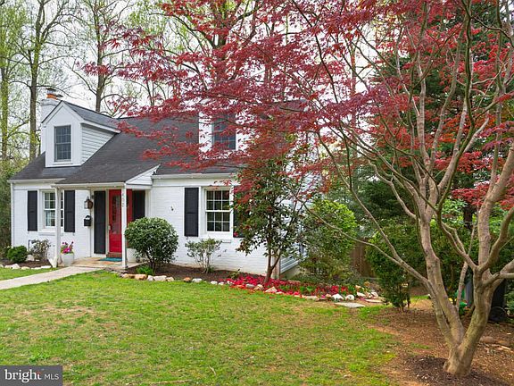 3rd image of 402 W Rosemary Ln