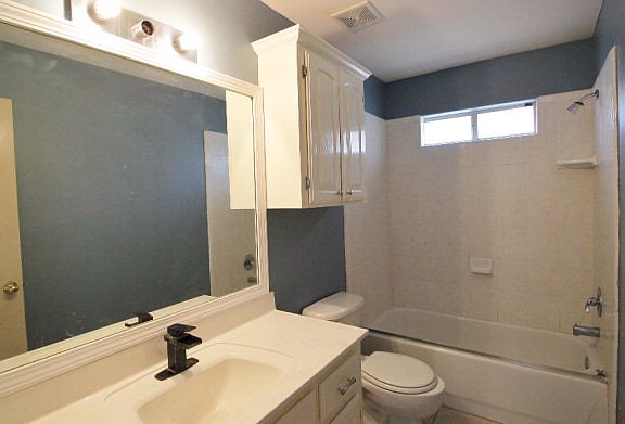 5th image of 402 Justice Ln