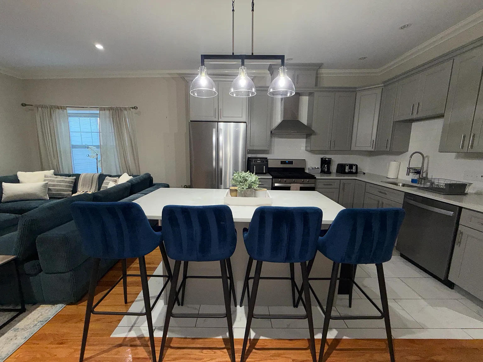 2 bed, 1100 sqft, $3,000 — Photo 2