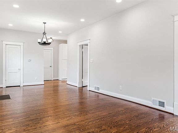 4th image of 7721 Weaver Ave