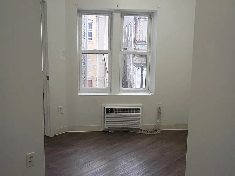 1412 Windrim Avenue — Photo 3