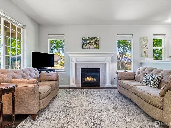 5th image of 705 SE Creekside Drive