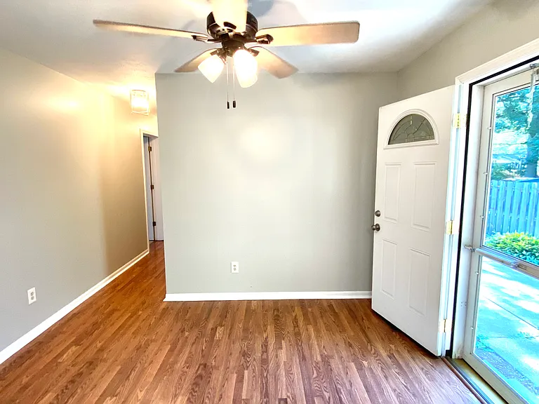 6528 Rosebelle Ave — Photo 8