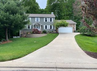 5180 Pine Valley Dr, Zanesville, OH 43701