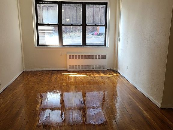 4th image of 340 E 49th St