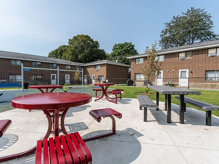Pelham Apartments - Market — Photo 9