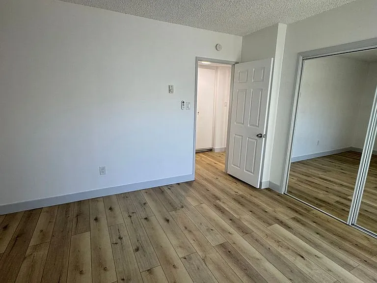 3720 Emerald St — Photo 55