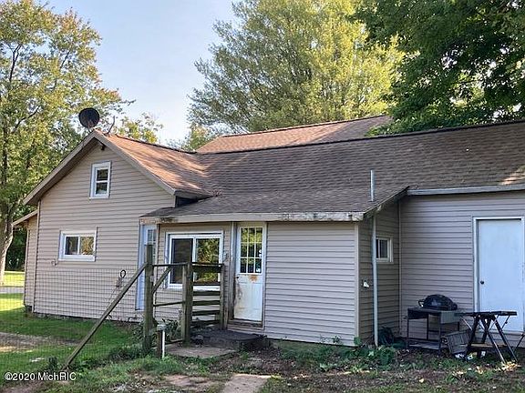 3rd image of 7126 N Woodbridge St