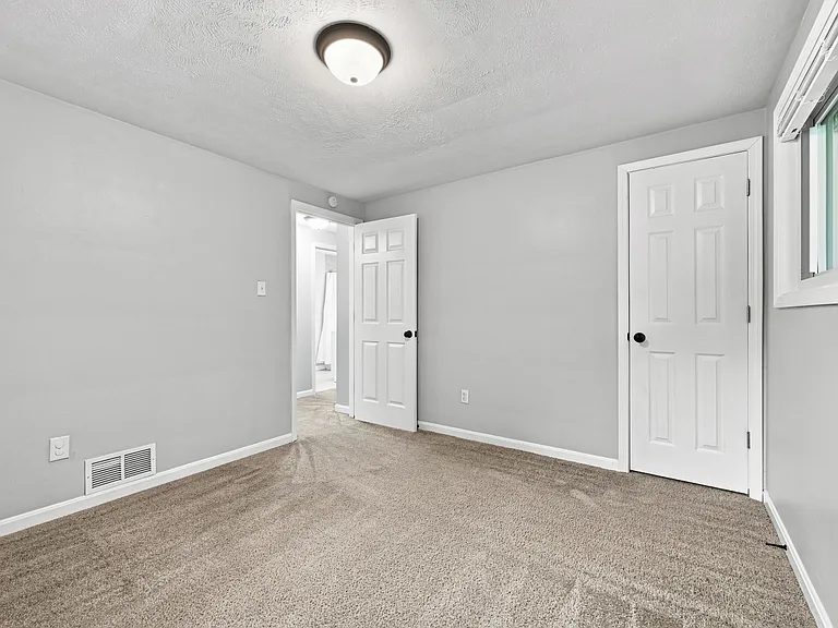 56 Pointview Rd — Photo 28