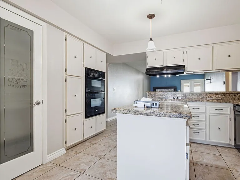 4561 Paseo El Rio Dr — Photo 8