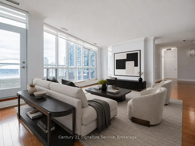 250 Wellington St W #Penthouse 36 — Photo 10