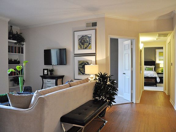 5th image of 2921 Briarpark Dr APT 335
