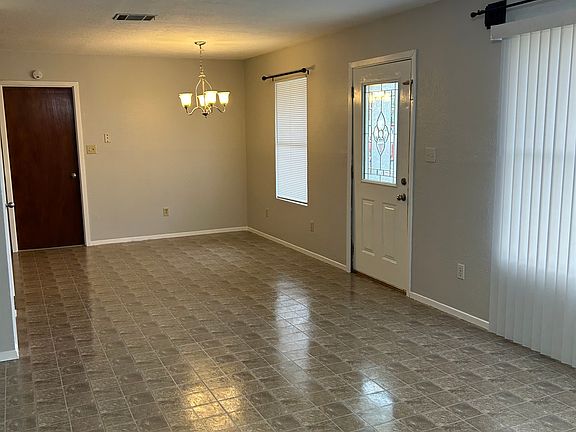 2nd image of 905 N Bishop St