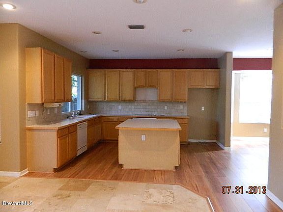 4th image of 5851 Newbury Cir