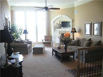 SPACIOUS VAULTED  GREATROOM 