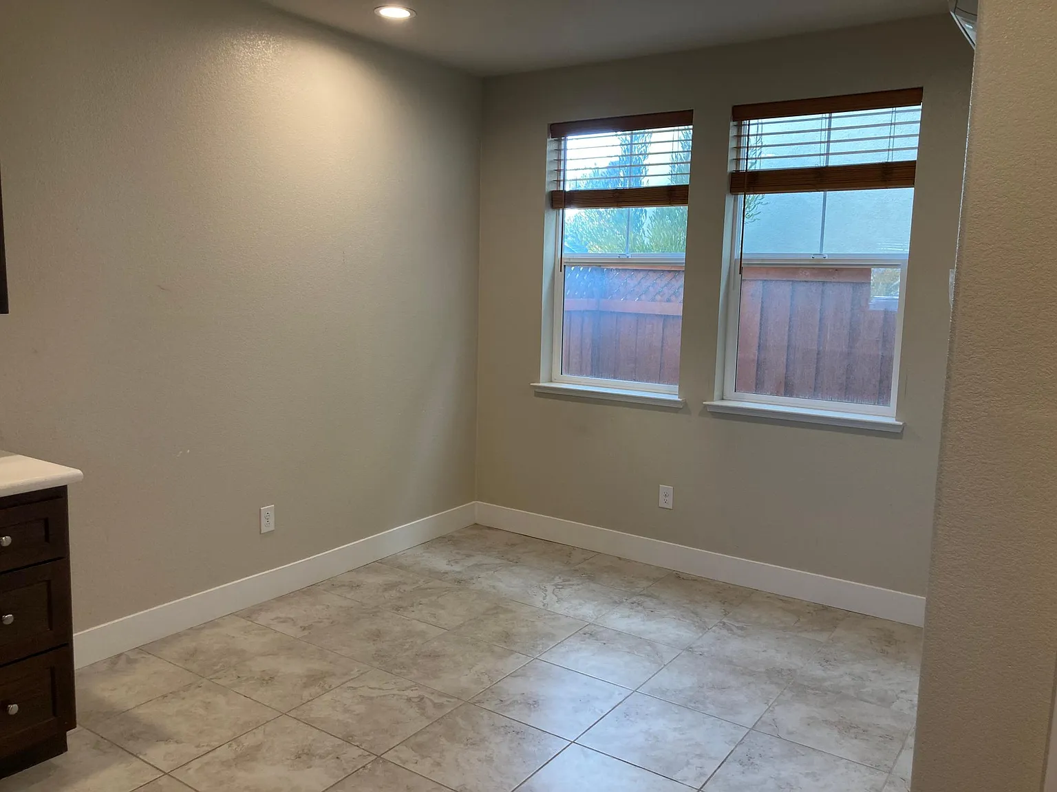 537 W Holt Ave — Photo 4