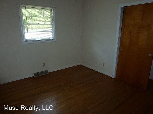 2nd image of 3724 Tadlock Rd