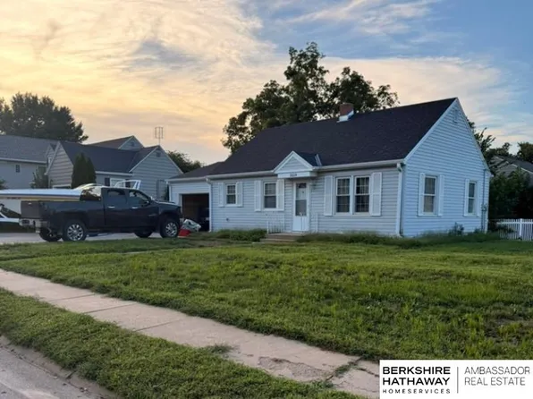 2004 Colfax St, Blair, NE 68008